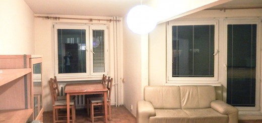 na zdjęciu salon w mieszkaniu na sprzedaż Wrocław