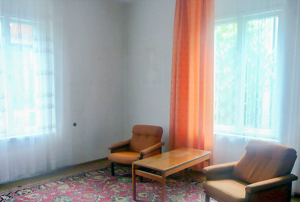 na zdjęciu salon w mieszkaniu do sprzedaży na wrocławskich Krzykach