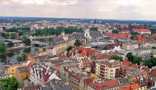 widok z lotu ptaka na okolicę, w której znajduje się mieszkanie na sprzedaż we Wrocławiu
