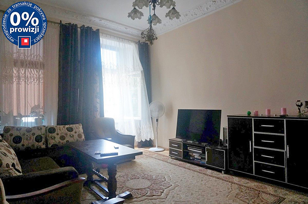 zdjęcie przedstawia salon w mieszkaniu we Wrocławiu na sprzedaż