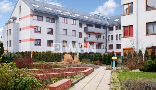widok na osiedle we Wrocławiu, na którym znajduje się oferowane mieszkanie na sprzedaż