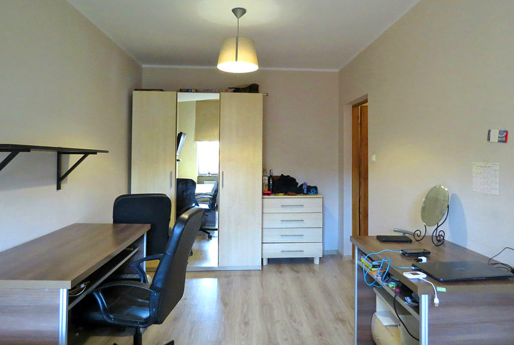 komfortowy salon w mieszkaniu na sprzedaż we Wrocławiu
