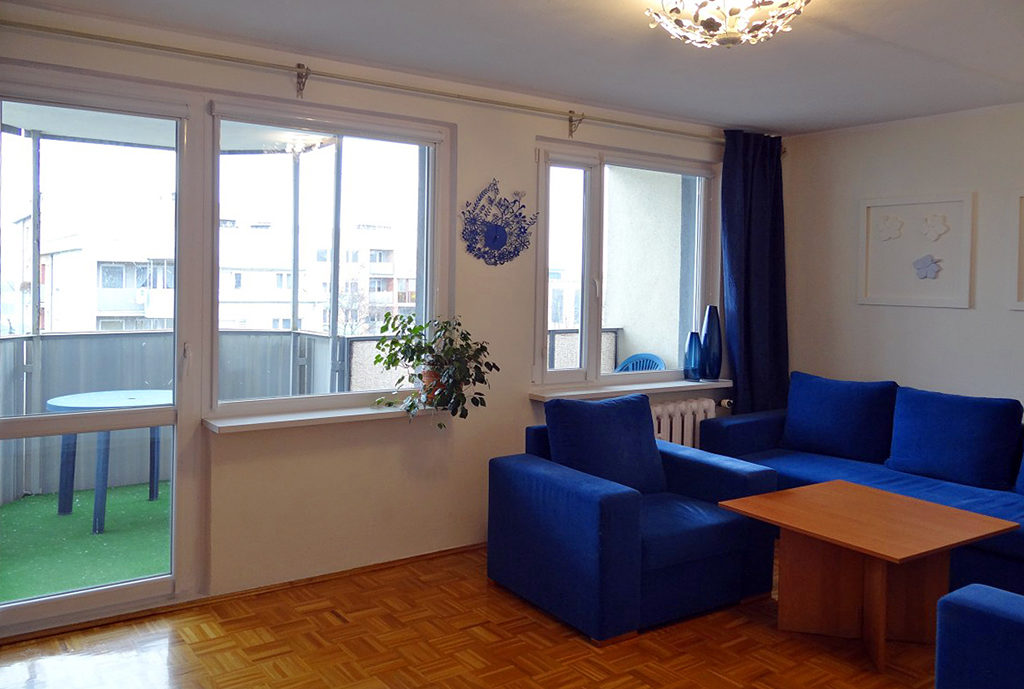 widok na salon w mieszkaniu we Wrocławiu na sprzedaż