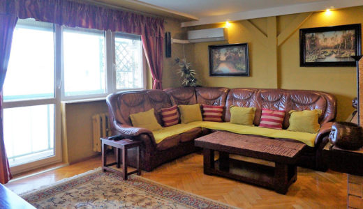 komfortowy salon w mieszkaniu do sprzedaży we Wrocławiu