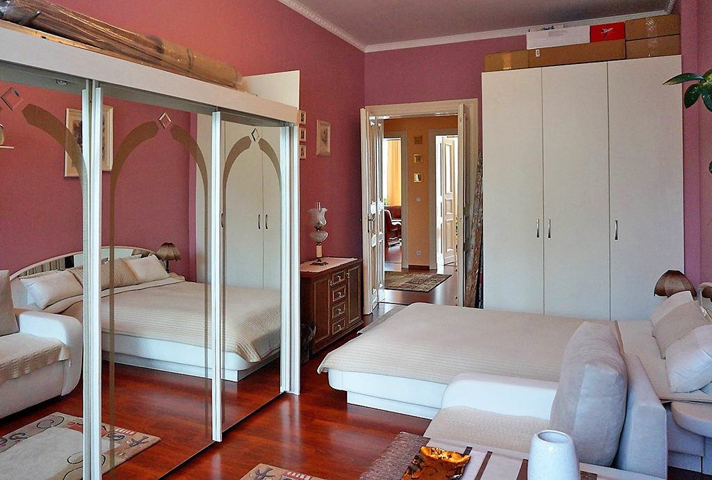 zaciszna, prywatna sypialnia w mieszkaniu we Wrocławiu na sprzedaż