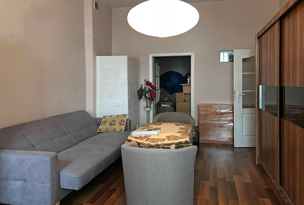 komfortowy salon w mieszkaniu do sprzedaży we Wrocławiu