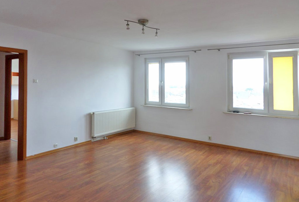 nieumeblowane pomieszczenie pod salon w mieszkaniu do wynajmu we Wrocławiu