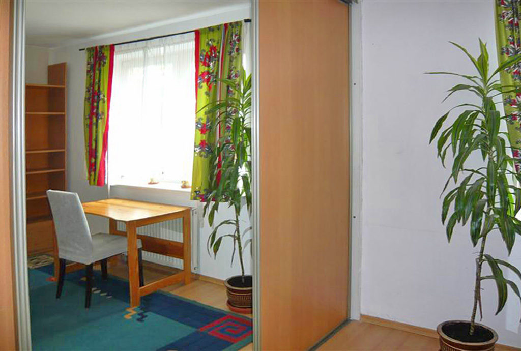 jeden z pokoi w mieszkaniu do wynajmu we Wrocławiu
