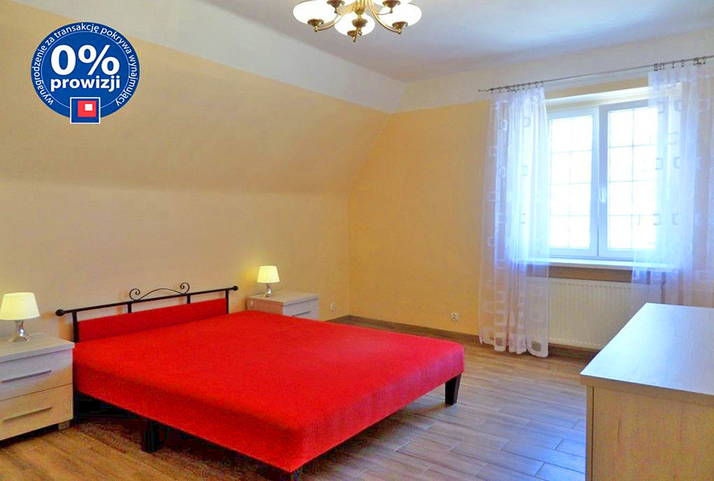 widok na elegancką sypialnię w mieszkaniu do wynajmu we Wrocawiu