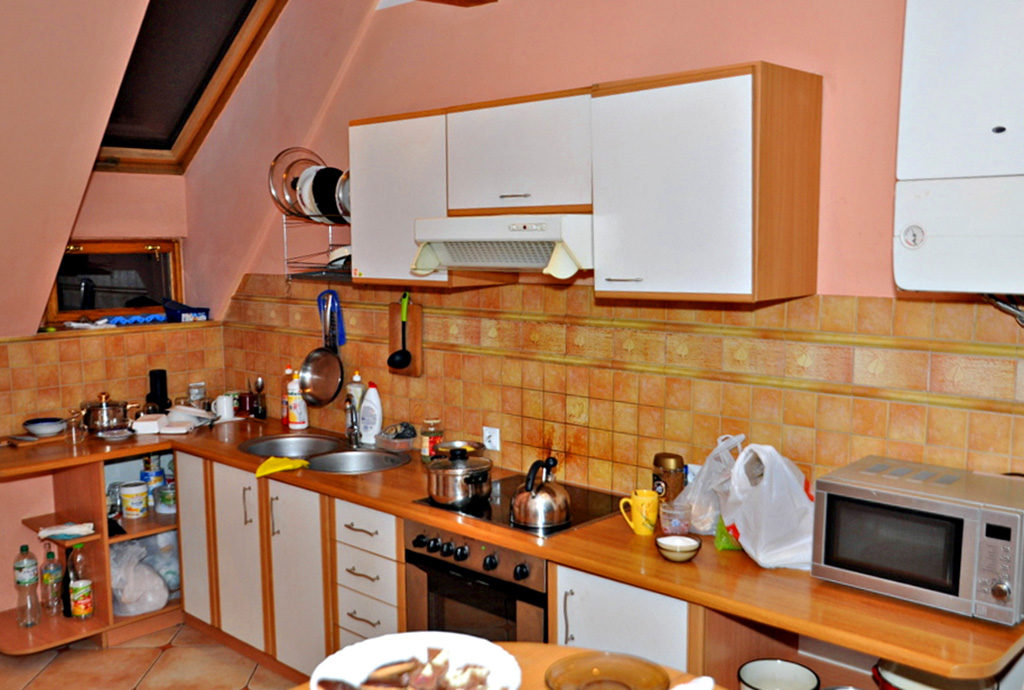 umeblowana i urządzona kuchnia w mieszkaniu we Wrocławiu (okolice) na sprzedaż