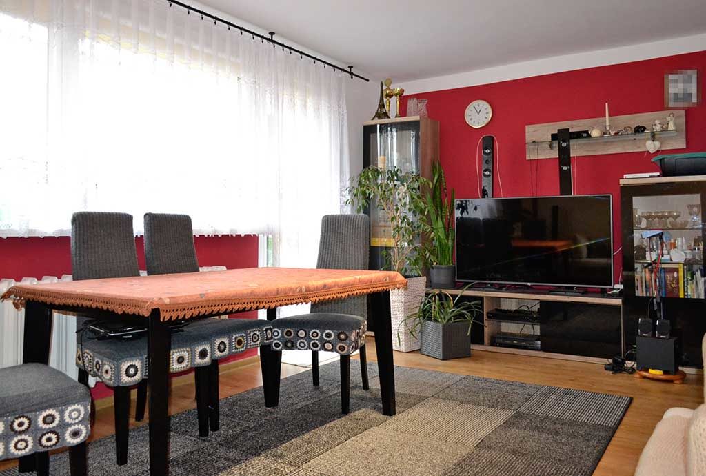 komfortowy salon w mieszkaniu do sprzedaży we Wrocławiu (okolice)