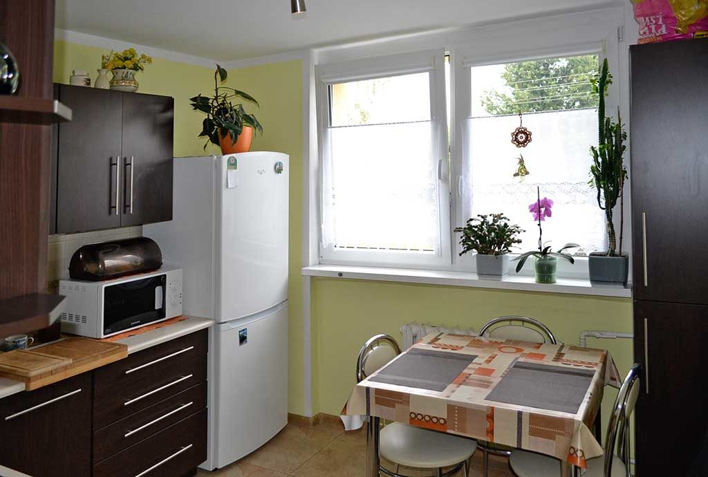 umeblowana kuchnia w mieszkaniu we Wrocławiu (okolice) na sprzedaż