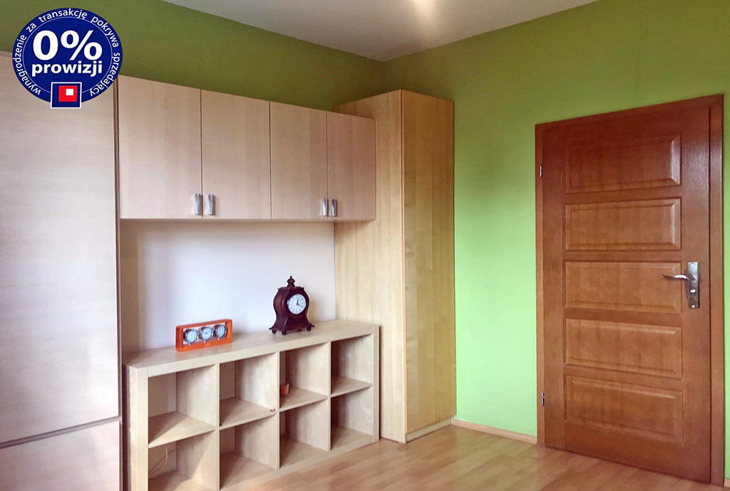 widok na przestronny, komfortowy salon w mieszkaniu do sprzedaży Wrocław Krzyki