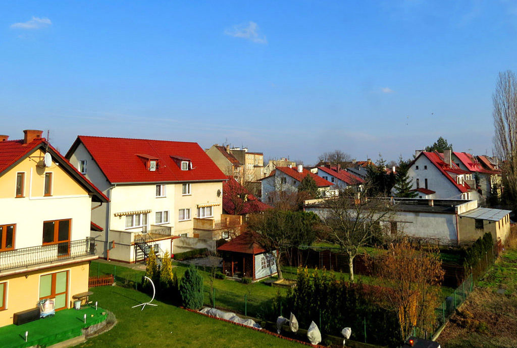 widok z okien na okolicę z mieszkania na sprzedaż Wrocław Krzyki