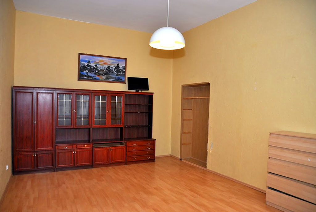 jeden z komfortowych pokoi w mieszkaniu do sprzedaży Wrocław (okolice)