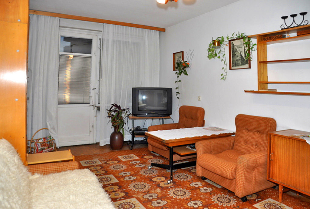 jeden z komfortowo urządzonych pokoi w mieszkaniu na wynajem Wrocław Śródmieście