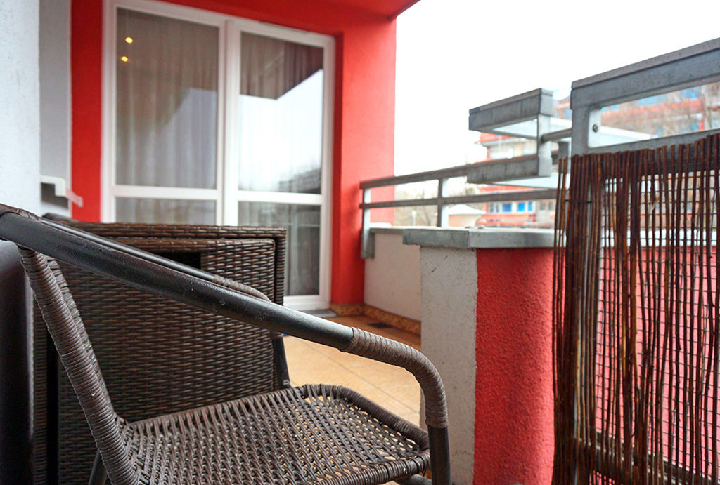 zdjęcie prezentuje widokowy balkon przy mieszkaniu do sprzedaży Wrocław Fabryczna
