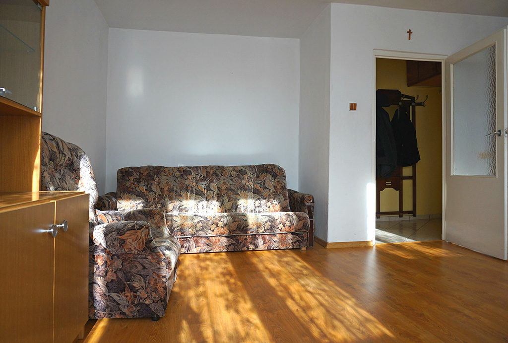 na zdjęciu komfortowy salon w mieszkaniu do wynajmu Wrocław Krzyki