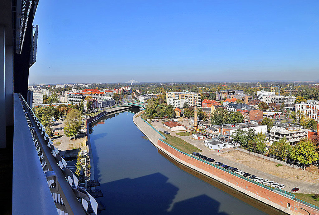 widok z balkonu na panoramę miasta w mieszkaniu na wynajem Wrocław Stare Miasto