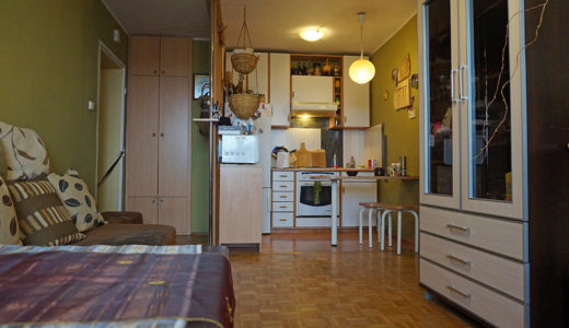 urządzony w klasycznym stylu aneks kuchenny w mieszkaniu do sprzedaży Wrocław Fabryczna