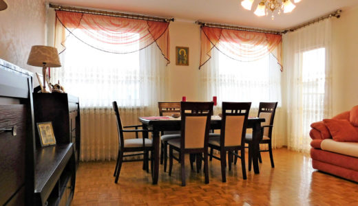urządzone w stylu klasycznym wnętrze mieszkania na sprzedaż Wrocław (okolice)