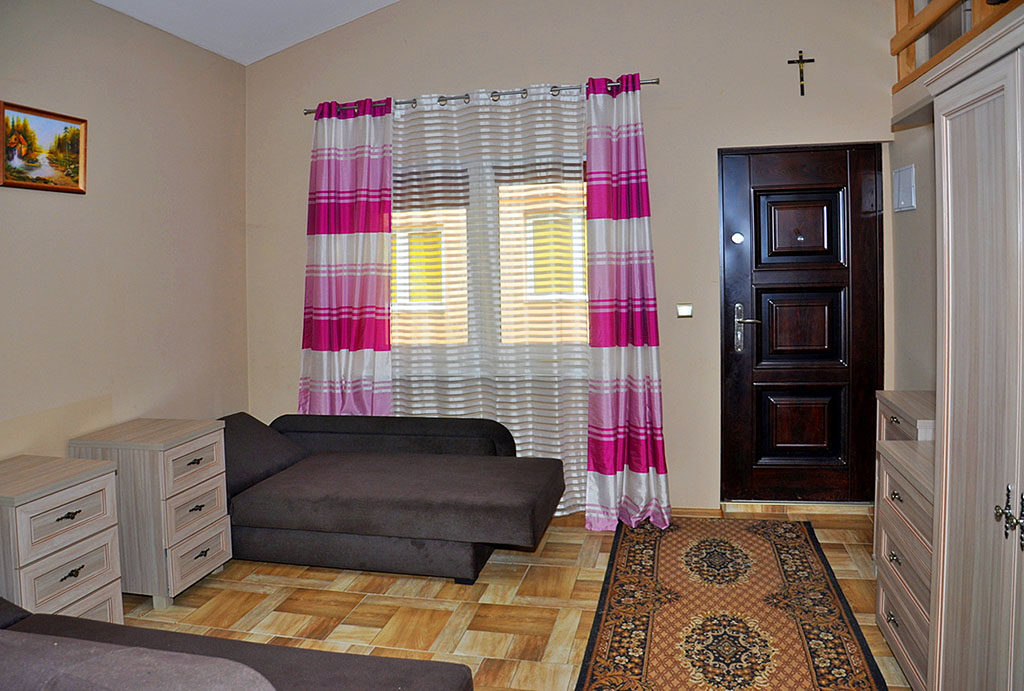 komfortowy salon w mieszkaniu do wynajęcia Wrocław (okolice) 