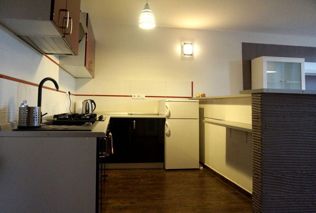 komfortowe wnętrze aneksu kuchennego w mieszkaniu do sprzedaży Wrocław Śródmieście 