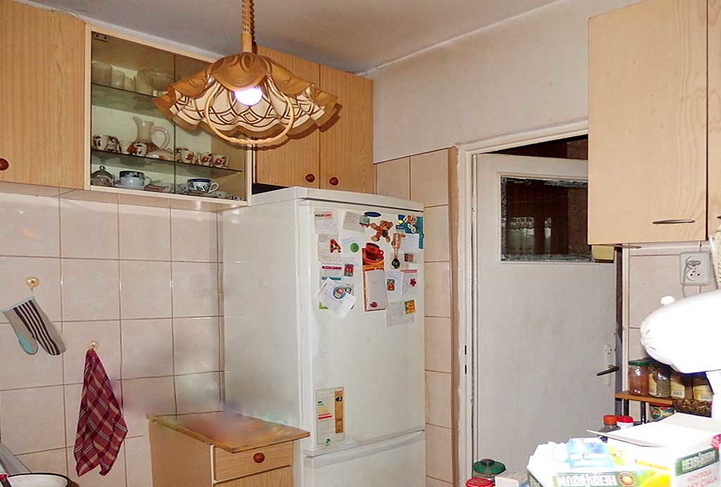 widok na kuchnię w mieszkaniu do sprzedaży  Wrocław Krzyki 