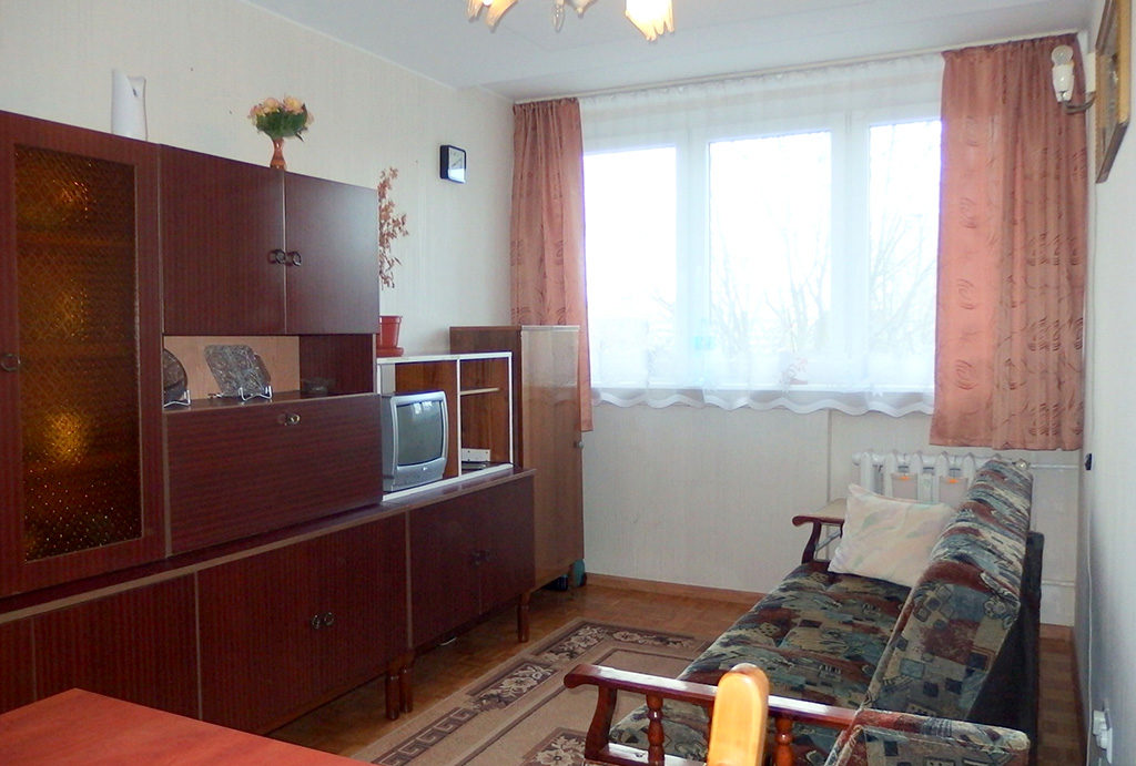 urządzony w stylu klasycznym salon w mieszkaniu na sprzedaż Wrocław Krzyki