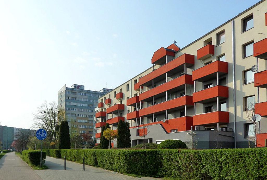 widok na całe osiedle, na którym mieści się oferowane do sprzedaży mieszkanie Wrocław Krzyki