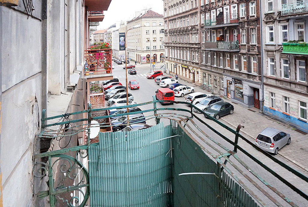widok na ulicę z balkonu mieszkania do sprzedaży Wrocław Śródmieście
