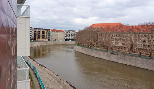 imponujący widok na okolicę i rzekę z mieszkania do sprzedaży Wrocław Śródmieście