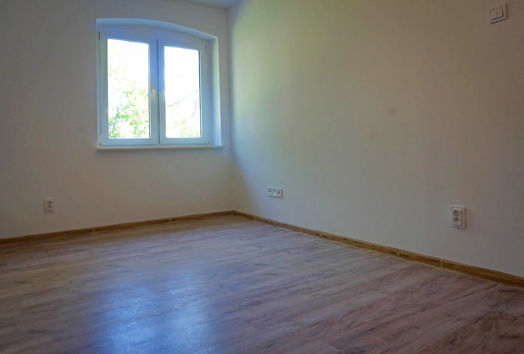 widok na salon w mieszkaniu do sprzedaży Wrocław Fabryczna