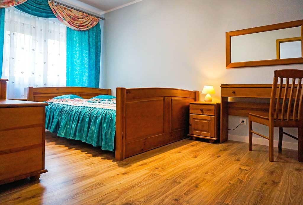 zaciszna, intymna sypialnia w mieszkaniu do sprzedaży Wrocław Fabryczna