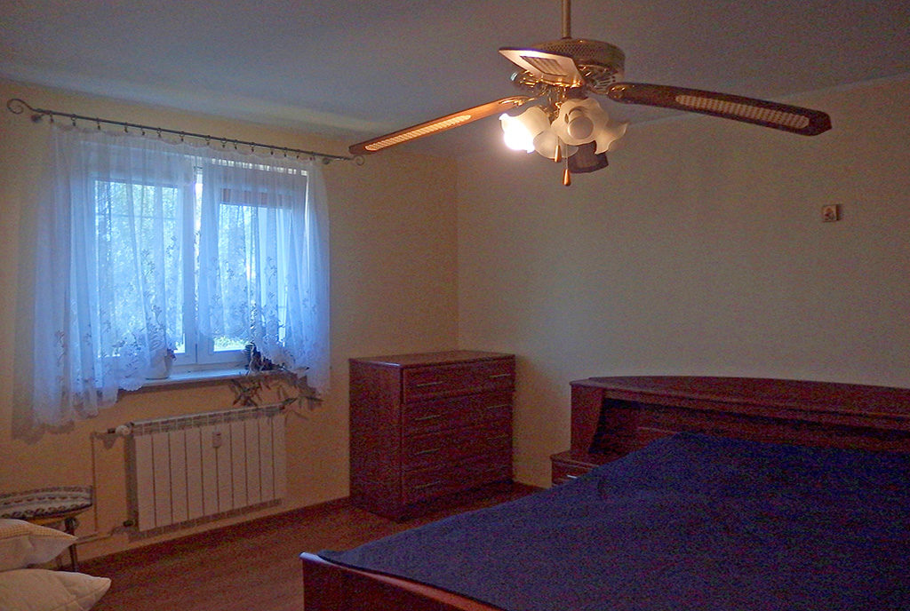 zaciszna, prywatna sypialnia w mieszkaniu do sprzedaży Wrocław (okolice)