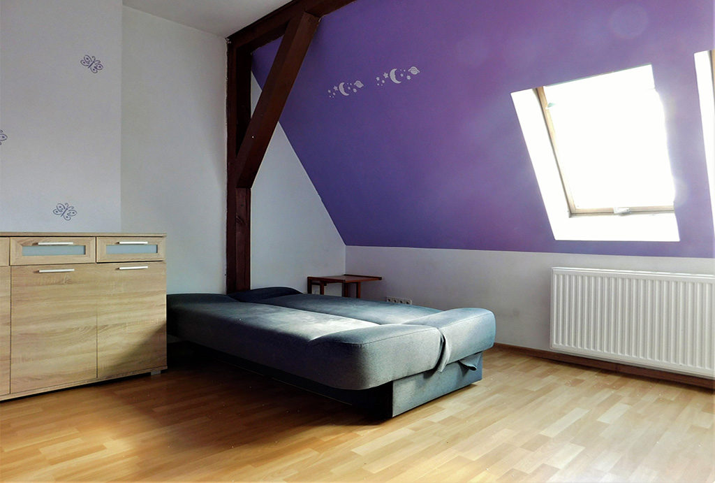zaciszna sypialnia w mieszkaniu do sprzedaży Wrocław (okolice)
