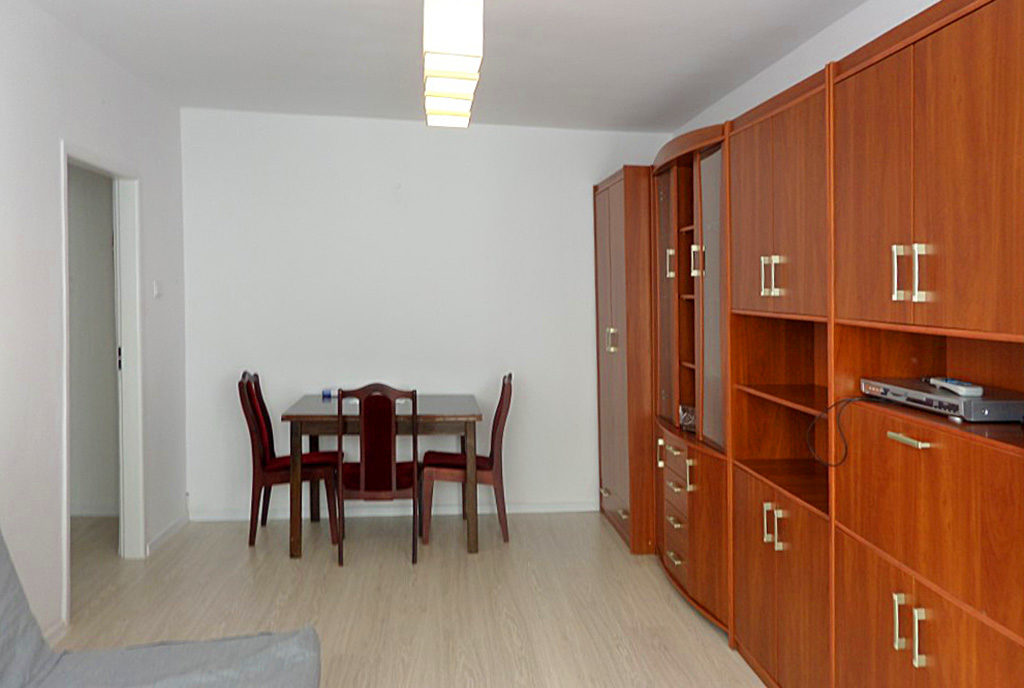 na zdjęciu komfortowa jadalnia oraz salon w mieszkaniu na wynajem Wrocław Psie Pole