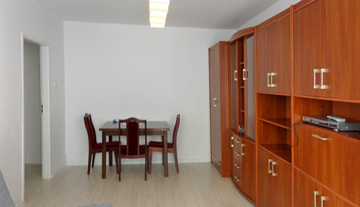 na zdjęciu komfortowa jadalnia oraz salon w mieszkaniu na wynajem Wrocław Psie Pole