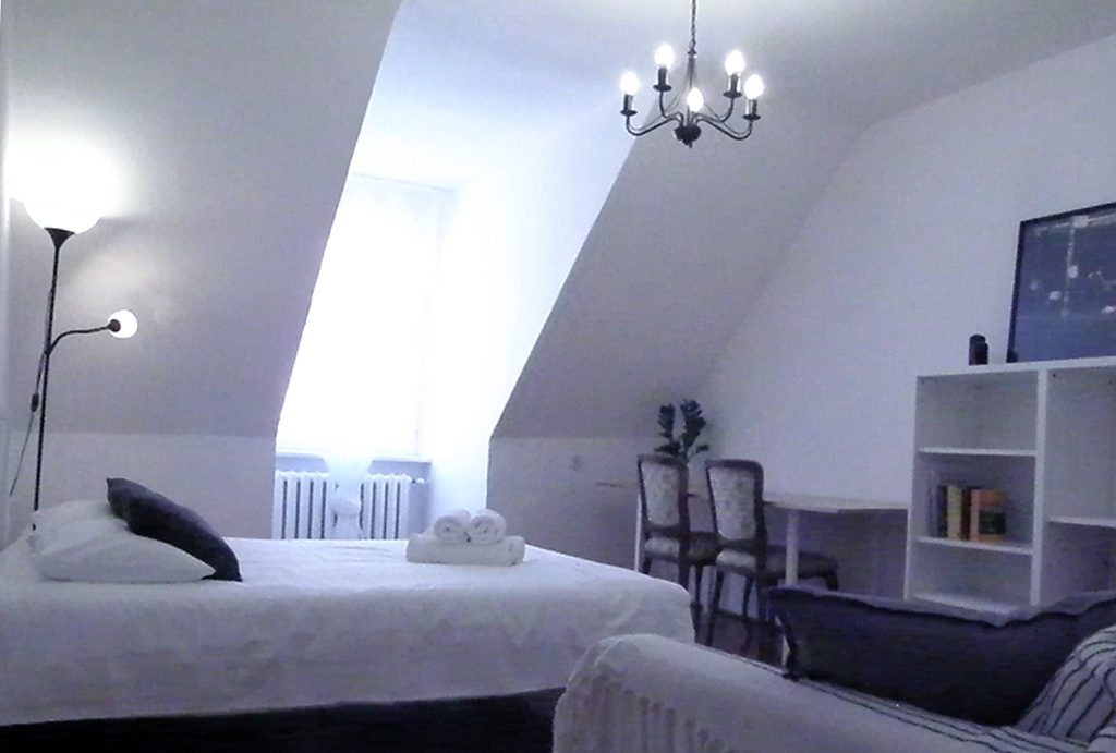 przytulna, zaciszna, elegancka sypialnia w mieszkaniu do sprzedaży Wrocław Stare Miasto