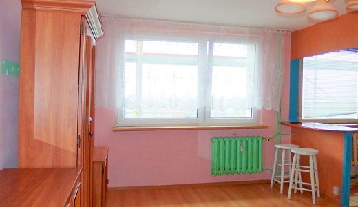 przestronny salon w mieszkaniu na sprzedaż Wrocław Fabryczna