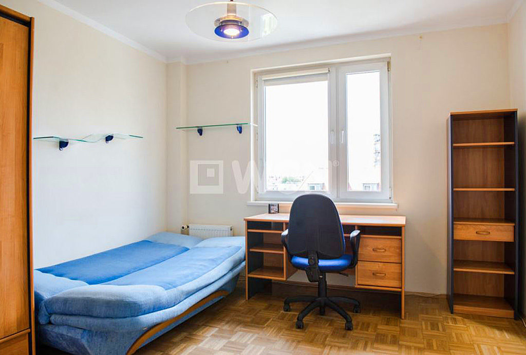 widok na sypialnię i gabinet w mieszkaniu do wynajmu Wrocław Krzyki 