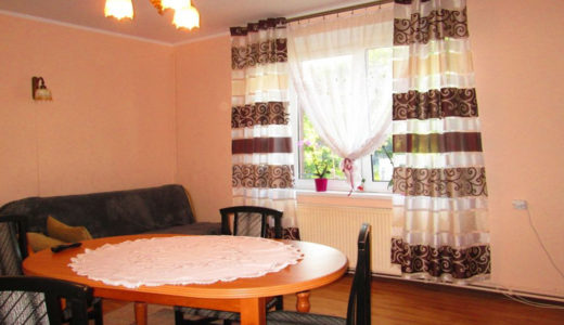 zdjęcie prezentuje jedne z pokoi w mieszkaniu do sprzedaży Wrocław (okolice)