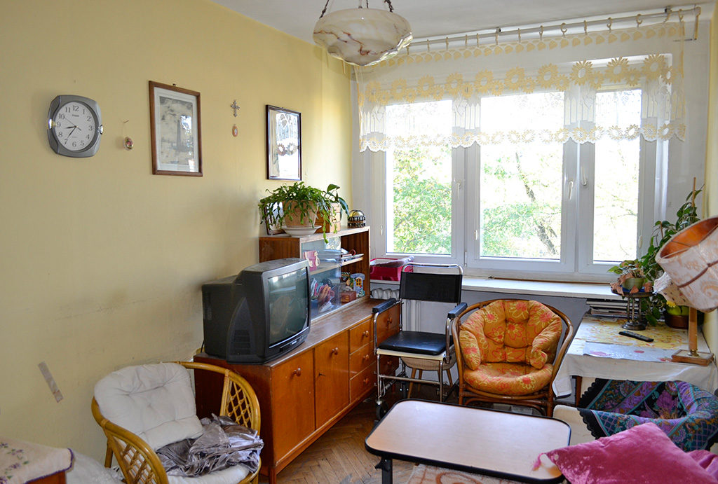 kameralny salon w mieszkaniu na sprzedaż Wrocław Centrum 