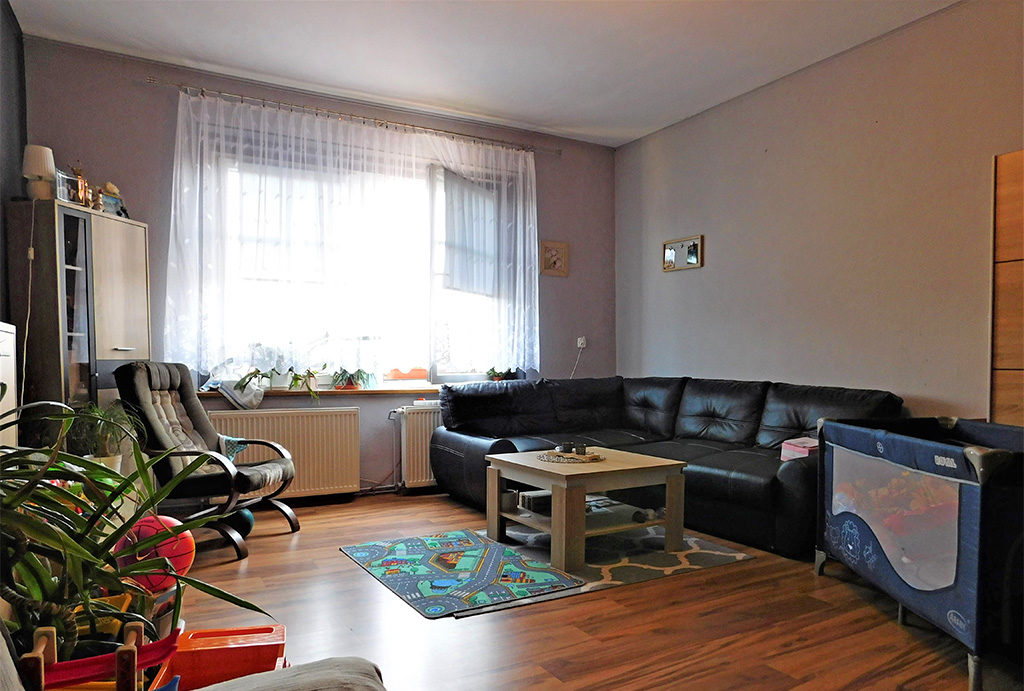 widok na salon w mieszkaniu na sprzedaż Wrocław (okolice)