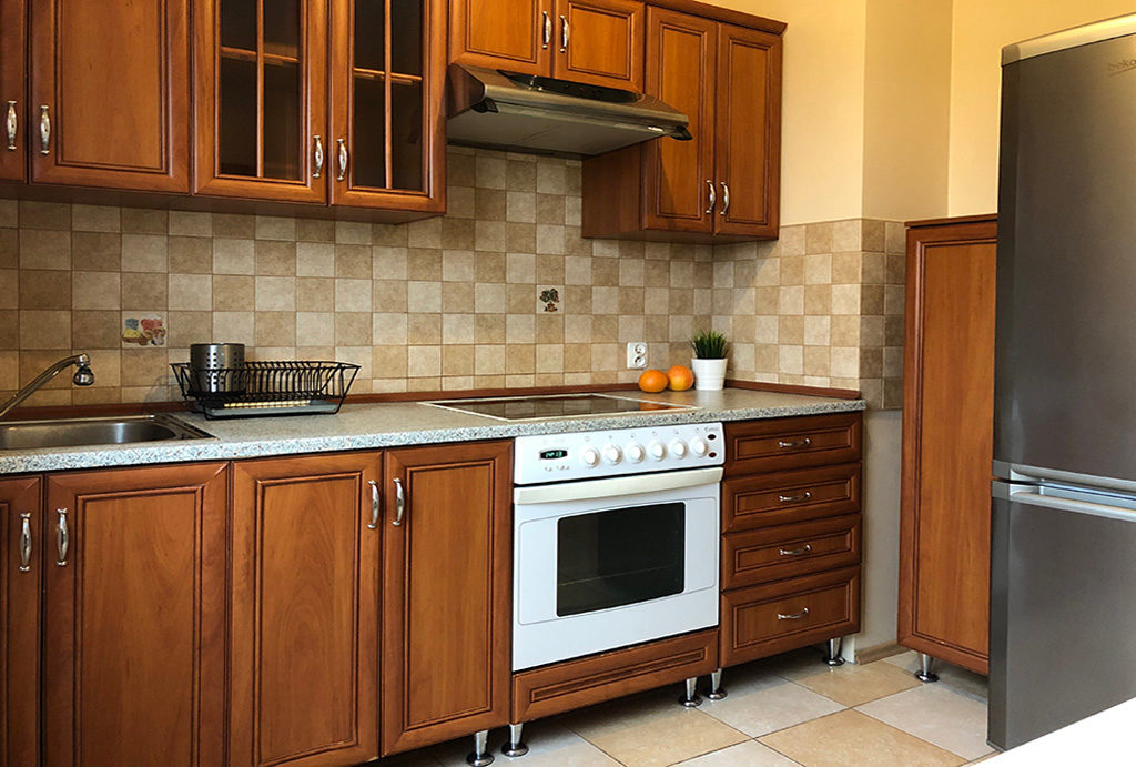 zabudowa kuchni w stylu klasycznym w mieszkaniu do wynajmu Wrocław Krzyki