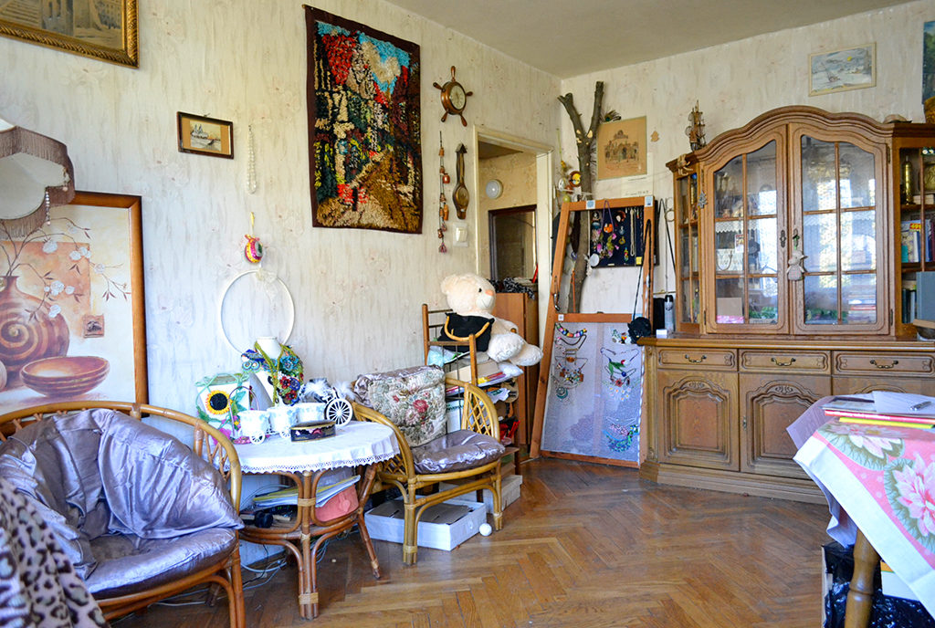 na zdjęciu komfortowy  salon w mieszkaniu do sprzedaży Wrocław Centrum 