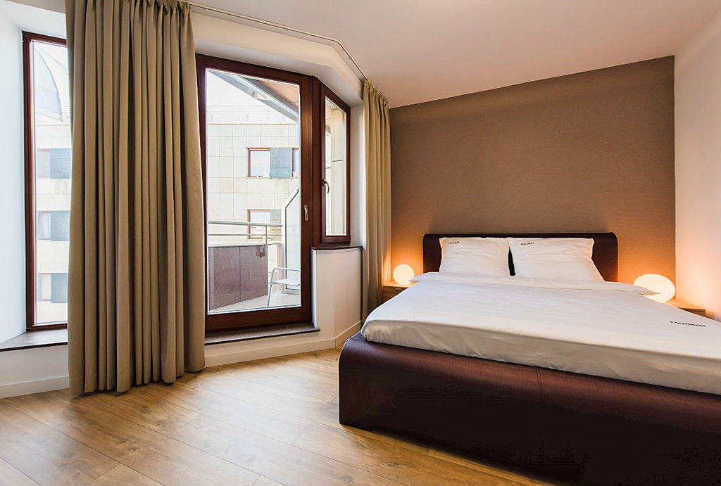 elegancka sypialnia w mieszkaniu na wynajem Wrocław Stare Miasto 