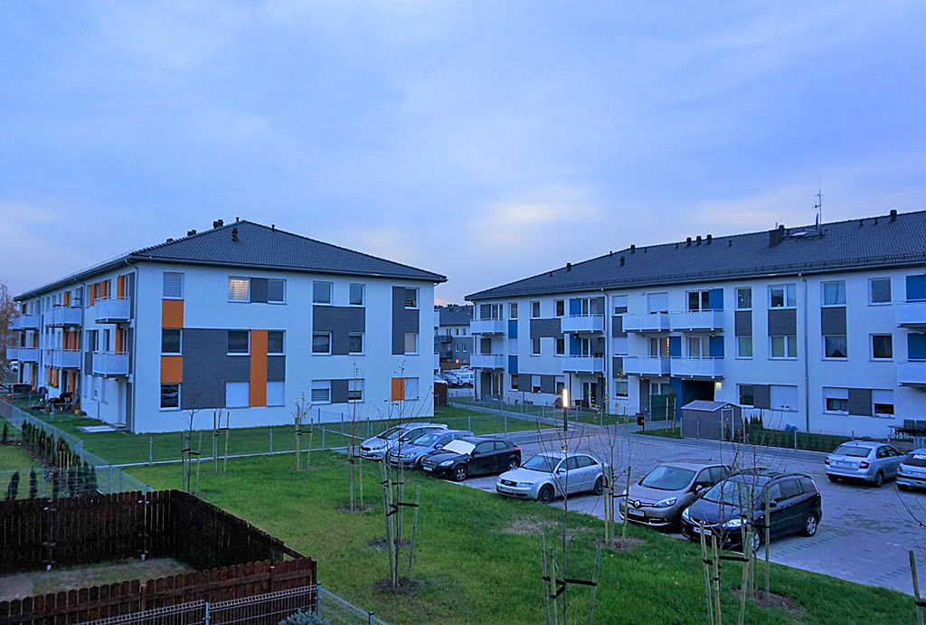 widok na całe osiedle, gdzie znajduje się oferowane mieszkanie na wynajem Wrocław (okolice)