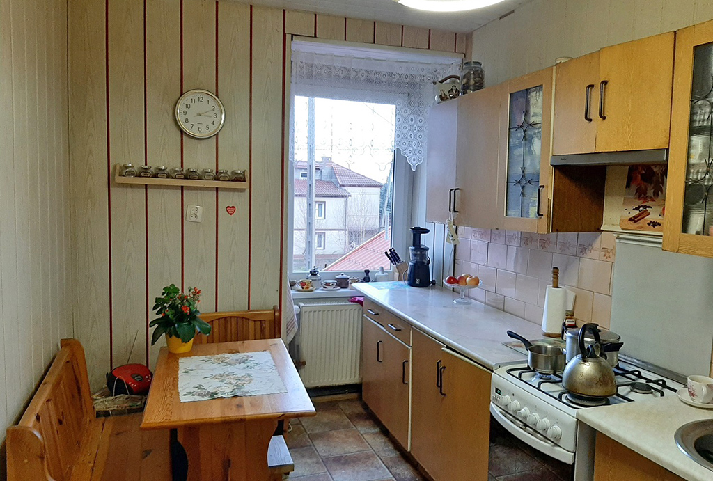 kuchnia w zabudowie w mieszkaniu na sprzedaż Wrocław (okolice)
