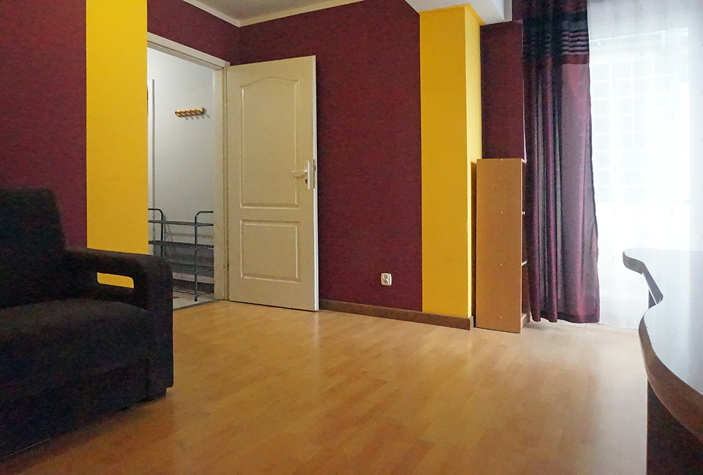 widok z innej perspektywy na salon w w mieszkaniu na sprzedaż Wrocław Stare Miasto